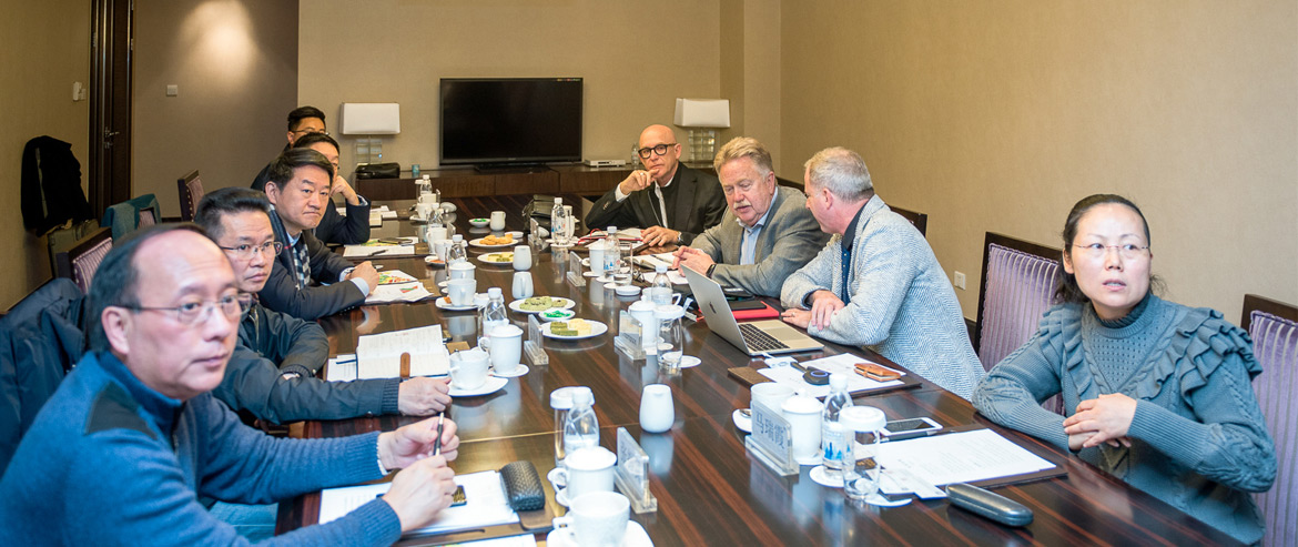 美国康宁翰集团董事长一行来银娱优越会集团交流座谈