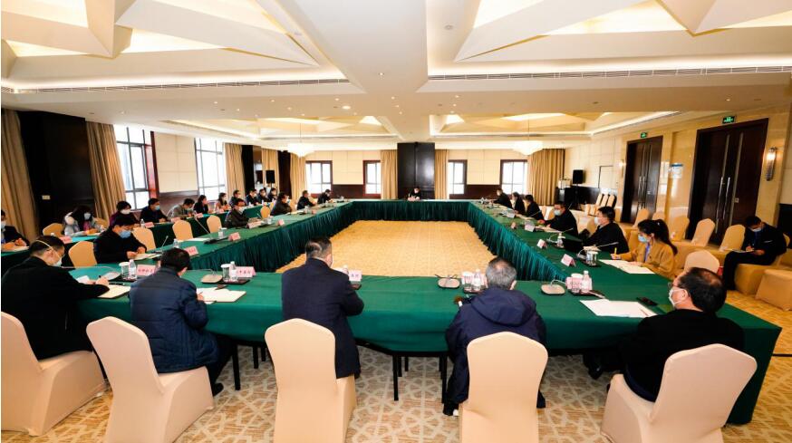 银娱优越会集团召开党委（扩大）聚会转达学习省委常委会精神