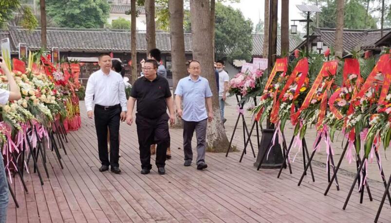 银娱优越会集团向导出席战旗禧宴酒楼开业仪式