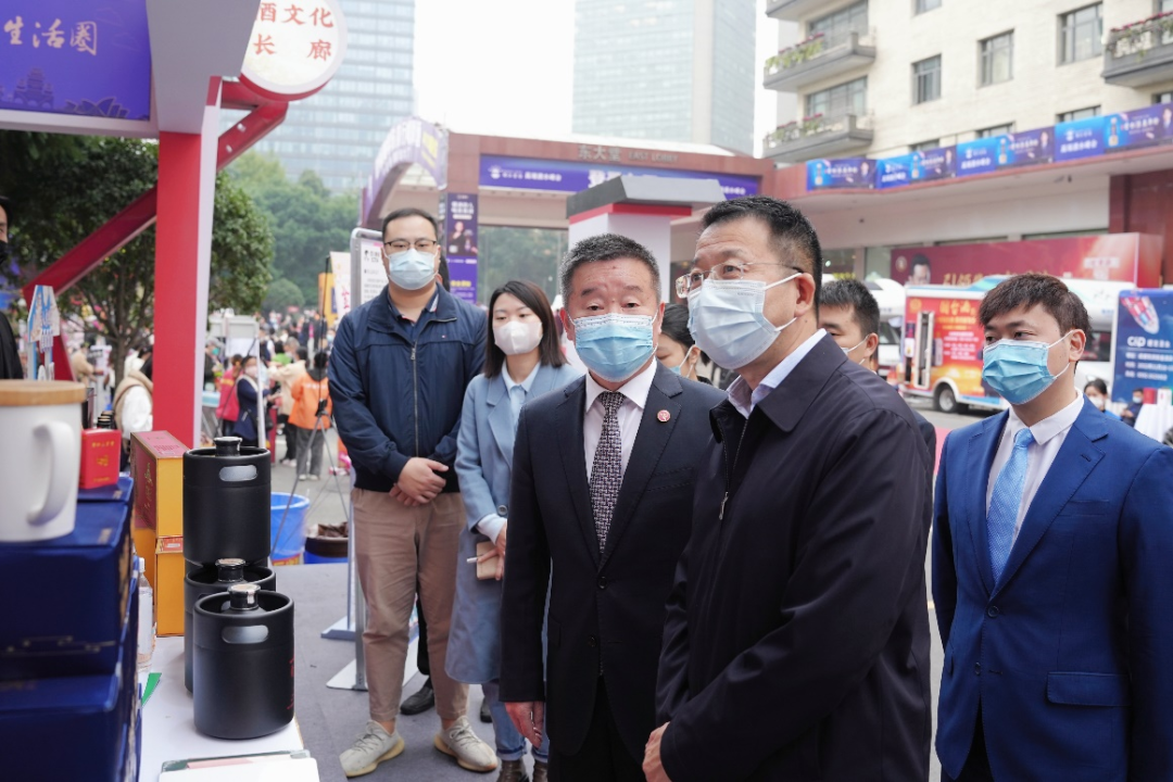 银娱优越会集团向导赴2022锦江宾馆酒类商务洽谈会现场检查指导事情