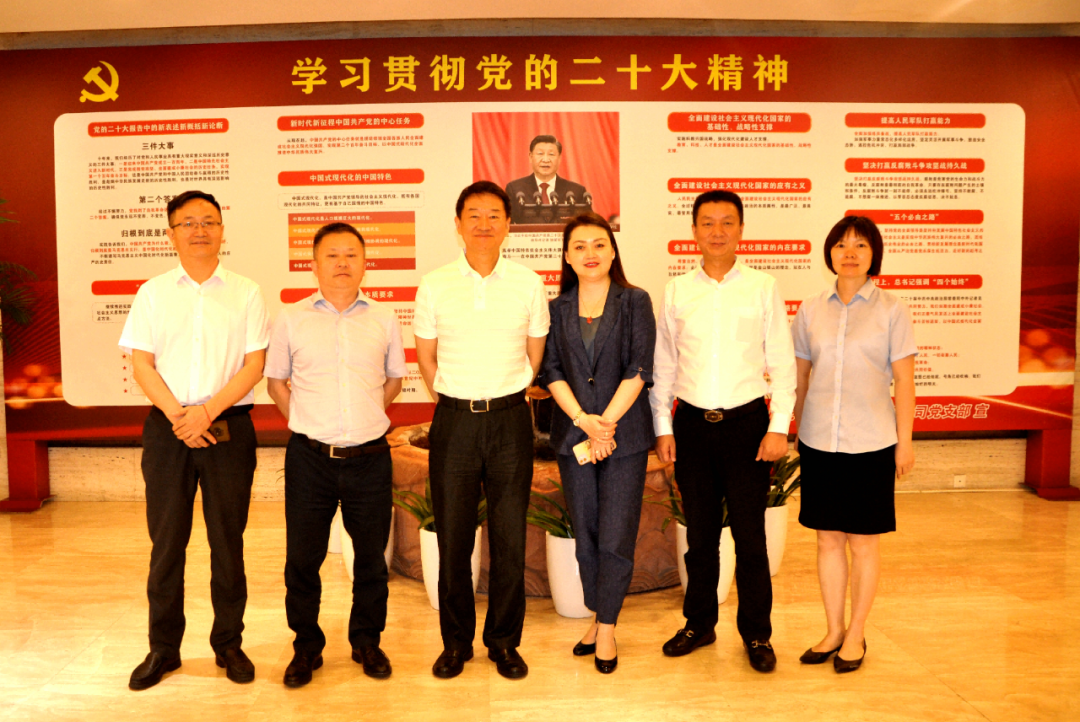 四川银娱优越会集团党委书记、董事长任丁调研花园宾馆