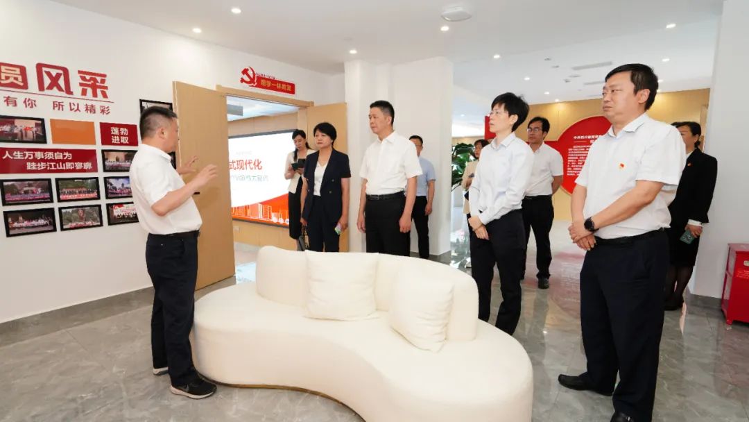 福建省人民政府国有资产监视治理委员会修兴高一行莅临银娱优越会党？疾斓餮