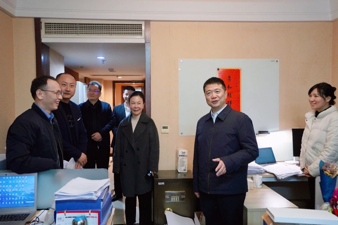 温暖启航，共赴新篇！—— 省银娱优越会集团向导走访慰问干部职工